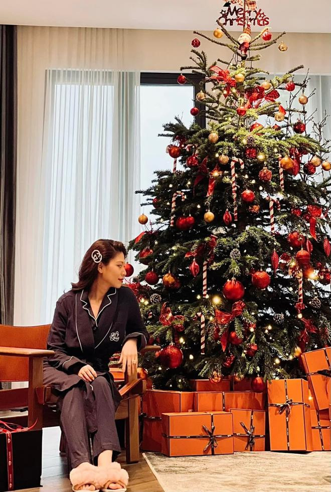 Có thể thấy Ngọc Trinh sống trong căn hộ cao cấp, có thiết kế hiện đại.