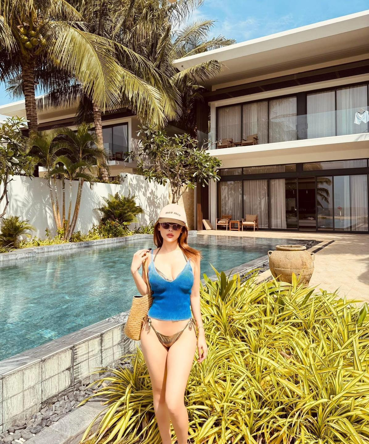 Năm 2013, Huyền Baby kết hôn với thiếu gia Quang Huy - người sở hữu chuỗi nhà hàng, khách sạn nổi tiếng tại TP HCM, từ đó cô rời khỏi làng giải trí để tập trung làm dâu hào môn.