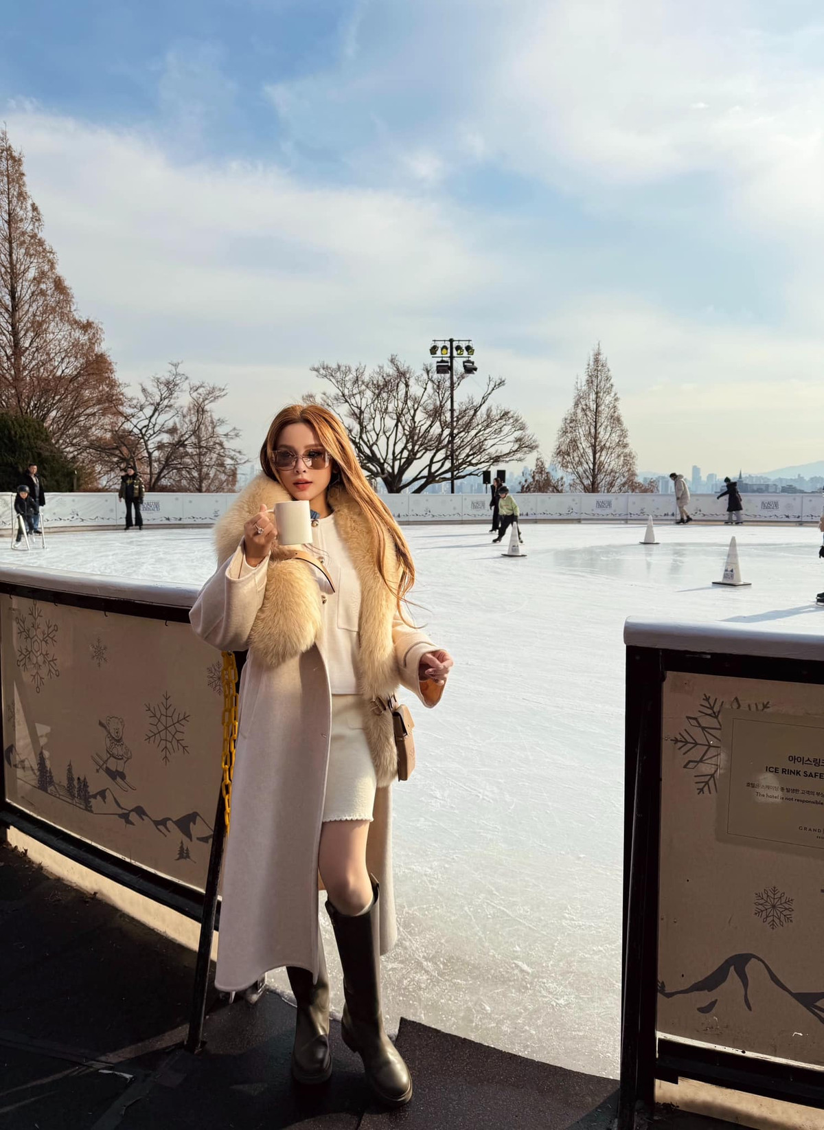 Huyền Baby hiện sống sung sướng như một nữ hoàng trong căn biệt thự lên đến 100 tỷ đồng giữa trung tâm Sài Thành.