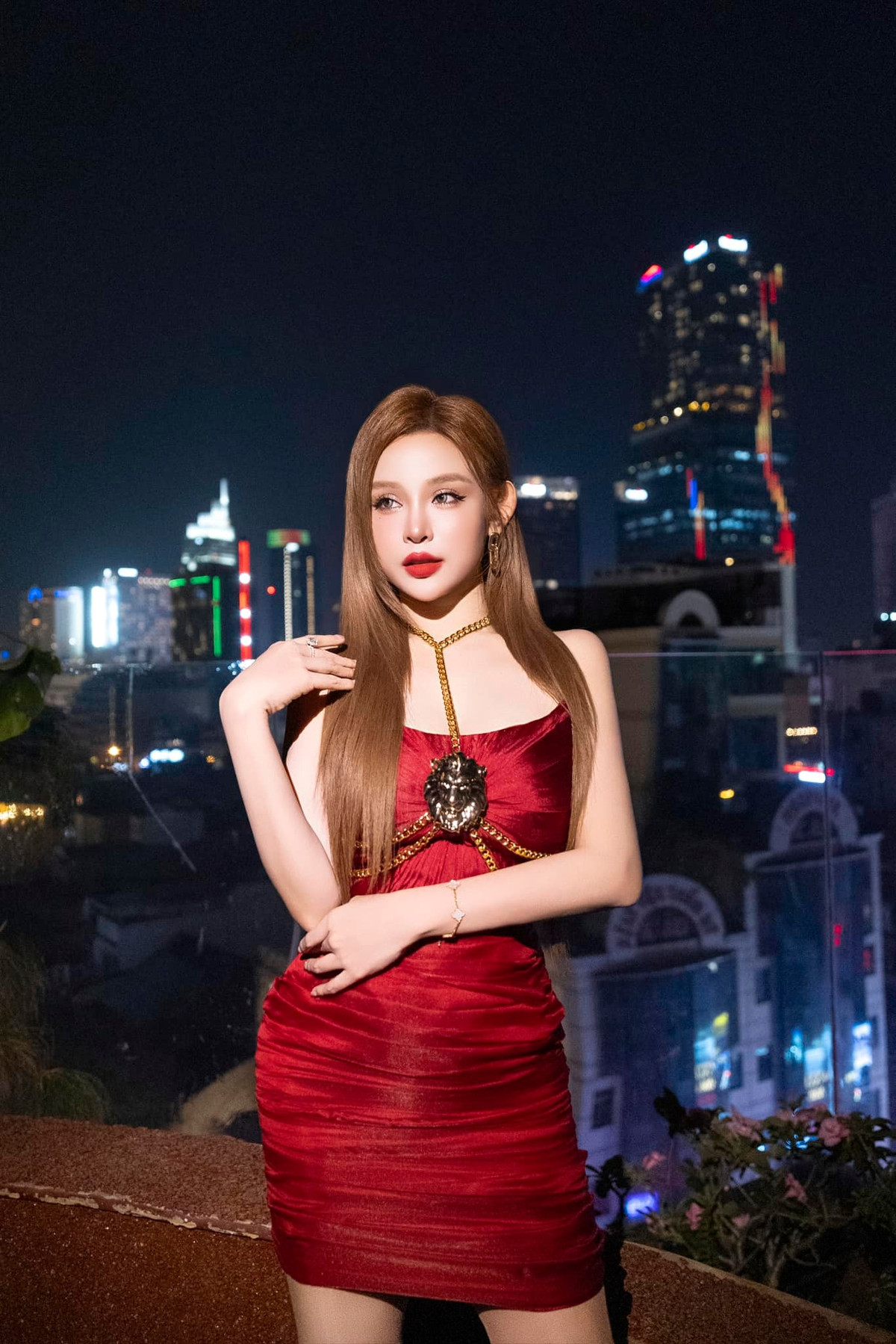 Ngoài sự nghiệp thành công, Huyền Baby còn có cuộc sống hạnh phúc, giàu sang bên chồng đại gia và 2 con.