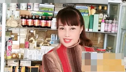 Những di chứng của phẫu thuật thẩm mĩ ở độ tuổi như cô Thu Sao lộ khá rõ. Khi không sử dụng app chỉnh ảnh, từ làn da, đường nét gương mặt cho tới sắc thái cũng đều xuống sắc rất nhiều.