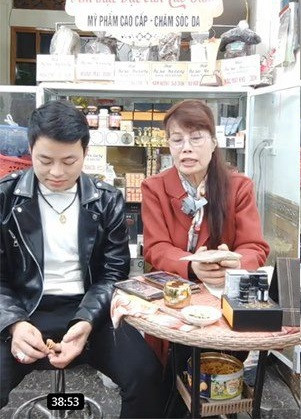 Tuy nhiên, việc can thiệp dao kéo quá nhiều cũng đã gây ra những tác động không mấy tích cực trên gương mặt của cô dâu nổi tiếng MXH này.