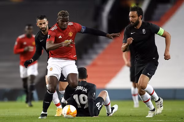 MU bay cao: Day, thu linh Pogba!-Hinh-2