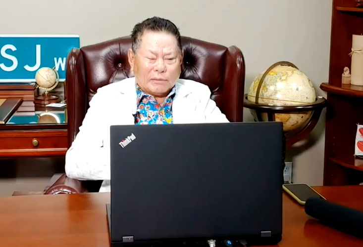 Điều đáng nói là trước khi có lời đề nghị của bà Phương Hằng, tỷ phú Hoàng Kiều hoạt động Facebook rất sôi nổi, đặc biệt là từ lúc ông công khai status sẽ nuôi dưỡng 23 người con của Phi Nhung.