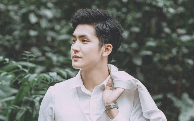 Ngoài ra, dân mạng còn nhận thấy thầy Trực tham gia khá nhiều chương trình, sự kiện lớn nhỏ với vai trò MC, đặc biệt là các sự kiện quảng bá cho các thương hiệu, nhãn hàng.