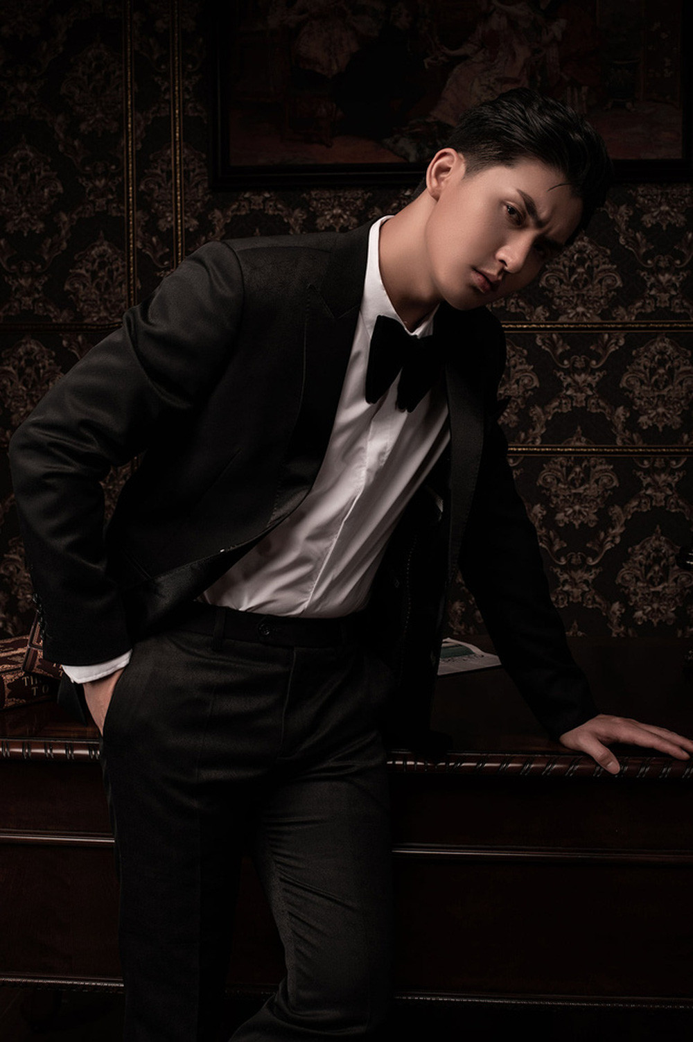 Thầy Nguyên Trực có thể dạy rất nhiều môn từ dạy kèm Lý đến ôn luyện Toán vào lớp 10. Ngoài ra, anh chàng cũng cùng bạn mở một trung tâm nhỏ ở Đông Anh (HN) và đứng lớp với vai trò giáo viên Tiếng Anh.