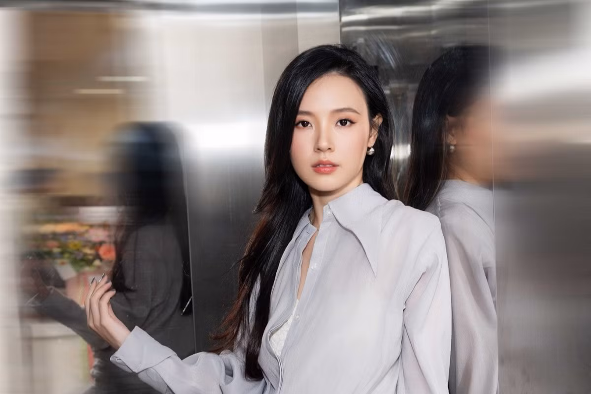 "Midu xinh quá, giờ mà quay lại đóng sinh viên trong '4 năm, 2 chàng, 1 tình yêu' có khi vẫn hợp nha", "Hai anh chị ăn gì mà trẻ mãi không già vậy", "Nhìn ảnh này rồi so sánh trong phim mới thấy Midu ngày càng xinh nha, nhìn như mới 20 tuổi", "Chị ấy quá đẹp, nhìn mà sáng cả khung hình",... là những bình luận của cư dân mạng.