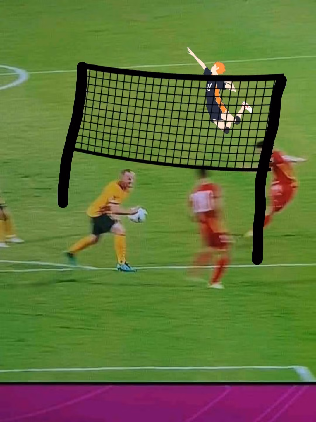 Dân mạng nhanh tay chế bức ảnh mang hơi hướng luật của môn bóng chuyền sau pha chạm tay của cầu thủ Australia trong vòng cấm.