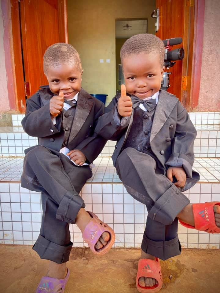 Những điều mà Quang Linh làm cho Lôi Con không thể kể hết khi anh chăm sóc mọi thứ từ bữa ăn, giấc ngủ, trang phục đến cả vui chơi.