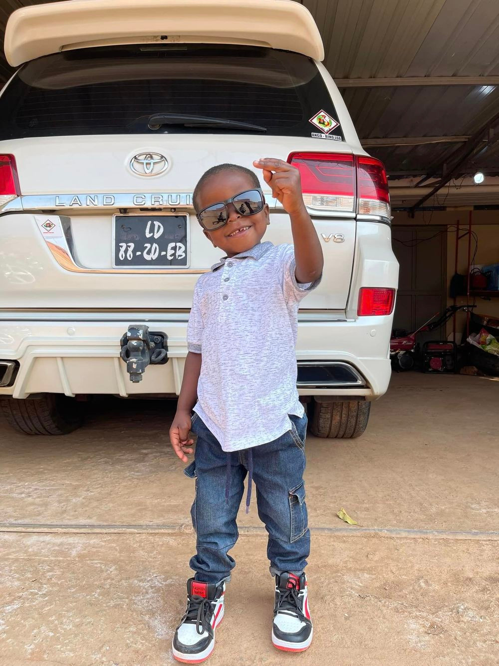 Cũng nhờ nam YouTuber mà Lôi Con còn nghe hiểu và nói được tiếng Việt. Đồng thời, bé cũng ngoan ngoãn và biết điều hơn.