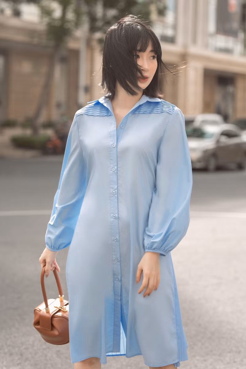 Trong bối cảnh ở nhà thì trang phục hoàn toàn phù hợp nhưng khi đi chùa thì bộ váy của Sun Ht có lẽ không nên chút nào.