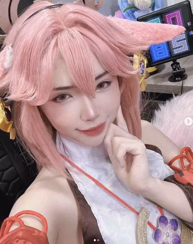 Được người hâm mộ động viên, ủng hộ, Remind thử nhiều phong cách từ gợi cảm, dễ thương đến bánh bèo cá tính.