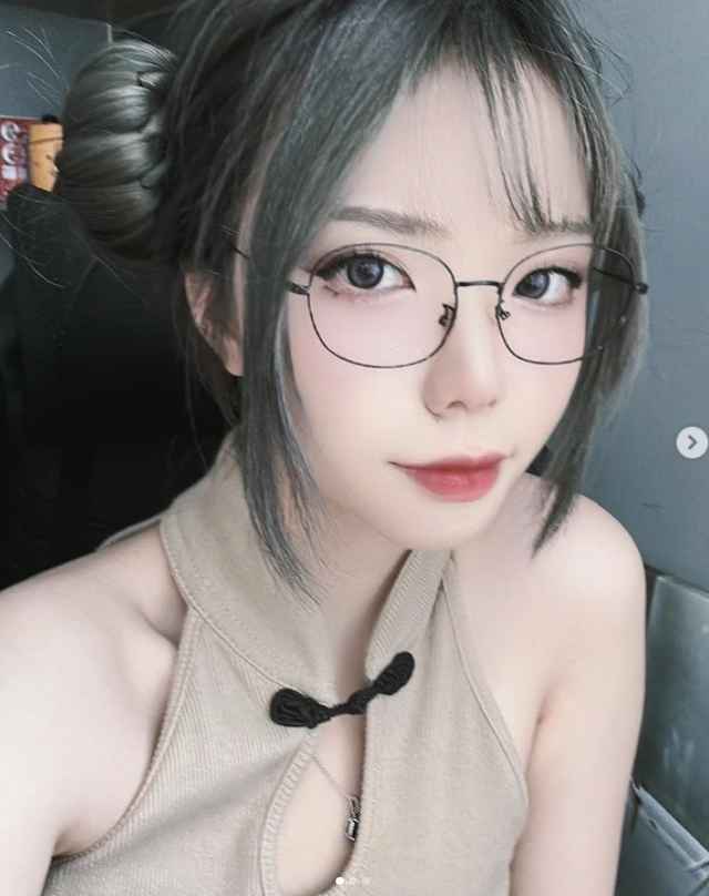 Cùng với đó, Remind cũng mạnh dạn nỗ lực trau dồi kiến thức và trải nghiệm. Vừa qua, gái xinh này đã tổ chức thành công concert của riêng mình trong sự ngưỡng mộ từ fan.