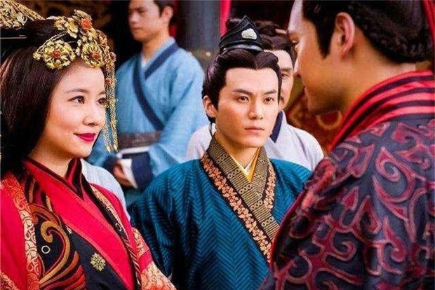 Nam Kinh phat hien lang mo cua 1 nam, 34 nu; ben trong cat bao vat