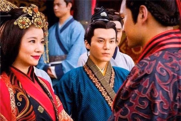 Nam Kinh phat hien lang mo cua 1 nam, 34 nu; ben trong cat bao vat