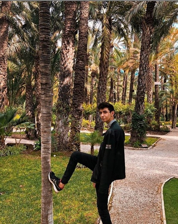 Rufino chơi piano và tham gia các hoạt động dịch thuật. Em trai cô nàng mẫu Tây từng là CTV dịch talkshow cho một chương trình của VTV4.