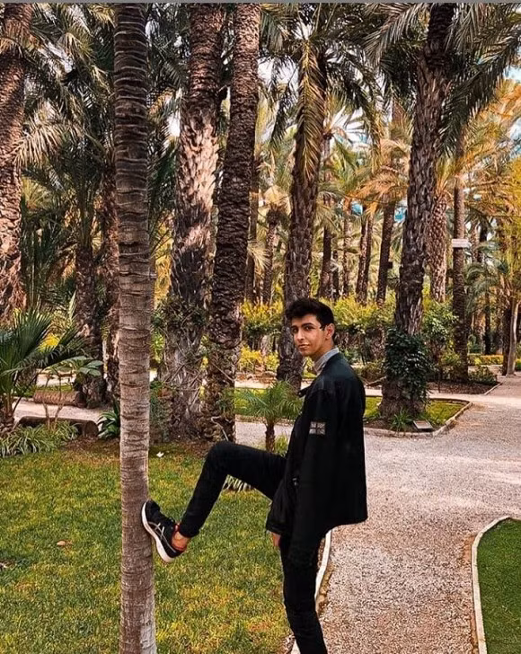 Rufino chơi piano và tham gia các hoạt động dịch thuật. Em trai cô nàng mẫu Tây từng là CTV dịch talkshow cho một chương trình của VTV4.