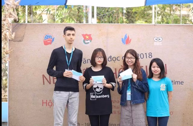 Không chỉ đạt hàng loạt giải thưởng cao trong các cuộc thi cấp trường, cấp thành phố, cấp quốc gia,.. Rufino còn từng là thành viên đội tuyển tham gia kỳ thi diễn án "Luật sở hữu trí tuệ" cấp khu vực tổ chức tại Singapore.