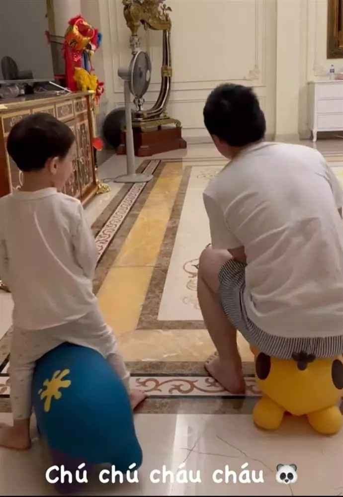 Tuy nhiên, Đỗ Mỹ Linh chưa chia sẻ bất cứ điều gì về thông tin mang thai.