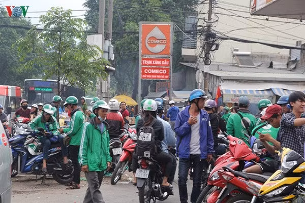 Tam dung Grab va GoViet goi xe 2 banh tai Ha Noi de tranh dich Covid-19