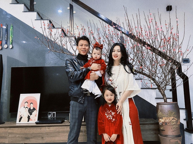 Ở tuổi 31, Quế Ngọc Hải không chỉ có sự nghiệp thành công, khối tài sản khủng gồm nhà và xe ở quê nhà.