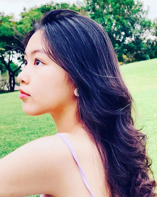 Ở tuổi 15, Lọ Lem đã ra dáng một thiếu nữ dịu dàng, nữ tính, thu hút mọi ánh nhìn.