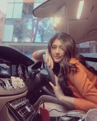 Có tỷ lệ cơ thể hoàn hảo nên Huỳnh Tiên cũng không ngại diện những bộ bikini khoe được lợi thế hình thể.