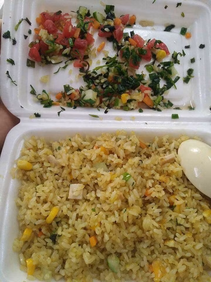 Cơm rang cũng không thể xuất hiện thứ gia vị mang tên hành của #teamghéthành.