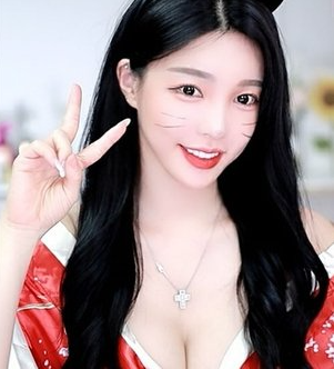 Tuy nhiên, số tiền Arisha thực nhận sẽ không hoàn toàn là 100 triệu won. Theo ước tính, sau khi trừ đi các khoản thuế và phần chia cho nền tảng, nữ streamer sẽ giữ lại khoảng 70% tổng số tiền donate, tương đương khoảng 70 triệu won (khoảng 1,4 tỷ đồng).