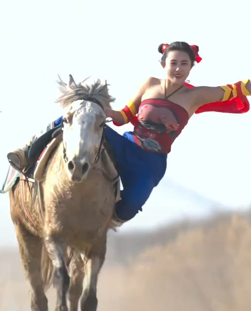 Cô gái thực hiện cosplay Natra là gương mặt khá mới mẻ dẫu vậy vẫn khiến người xem phải ngạc nhiên trước sự đầu tư tỉ mỉ.