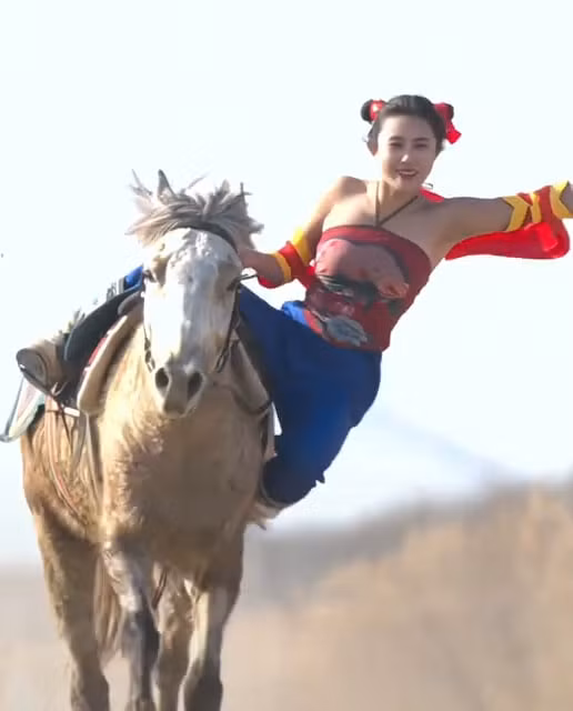 Cô gái thực hiện cosplay Natra là gương mặt khá mới mẻ dẫu vậy vẫn khiến người xem phải ngạc nhiên trước sự đầu tư tỉ mỉ.