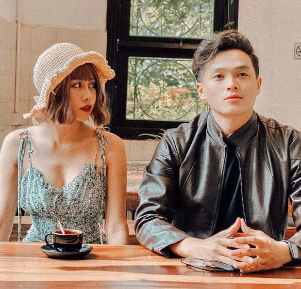 Cách đây không lâu, " chị Google" Việt Phương Thoa bất ngờ thông báo trên trang cá nhân chuyện "toang" với bạn trai diễn viên Chí Thành. Cô nàng chia sẻ: Tình yêu và hôn nhân là 2 chuyện khác nhau. "Tình yêu của em cứ lớn dần và trưởng thành, nhưng cũng chính sự trưởng thành đó đã kết thúc 1 mối tình".