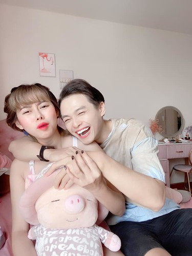 Trên mặt trận TikTok, Việt Phương Thoa và bạn trai cũ ghi dấu với sự góp mặt trong rất nhiều video thuộc series "chủ tịch giả danh… và cái kết".