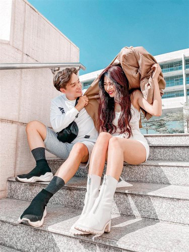 Tuy nhiên, nếu chú ý trong clip, Việt Phương Thoa đã ghi chú rõ đây là video POV. Cho những ai chưa biết, POV là cụm viết tắt tiếng anh của "point of view", được cho là 1 kĩ thuật trong sản xuất phim ảnh.