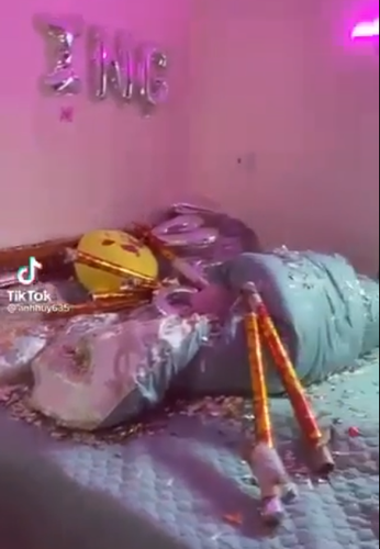 Cách đây chưa lâu, mạng xã hội không khỏi xôn xao bàn tán trước một video ghi lại cảnh phòng tân hôn của cô dâu chú rể bị nhóm bạn quậy "lanh tanh bành" bằng pháo giấy.