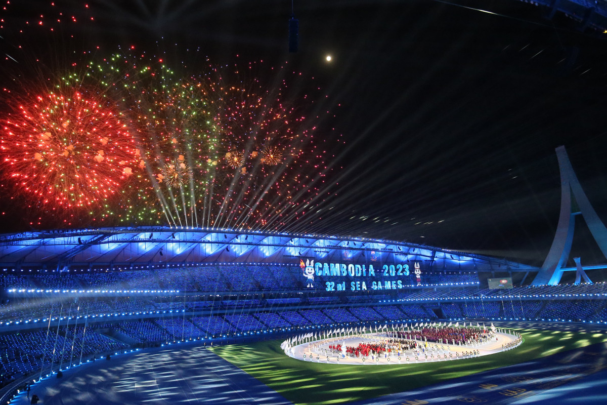 Le khai mac SEA Games 32: Man nhan bua tiec cong nghe Hologram