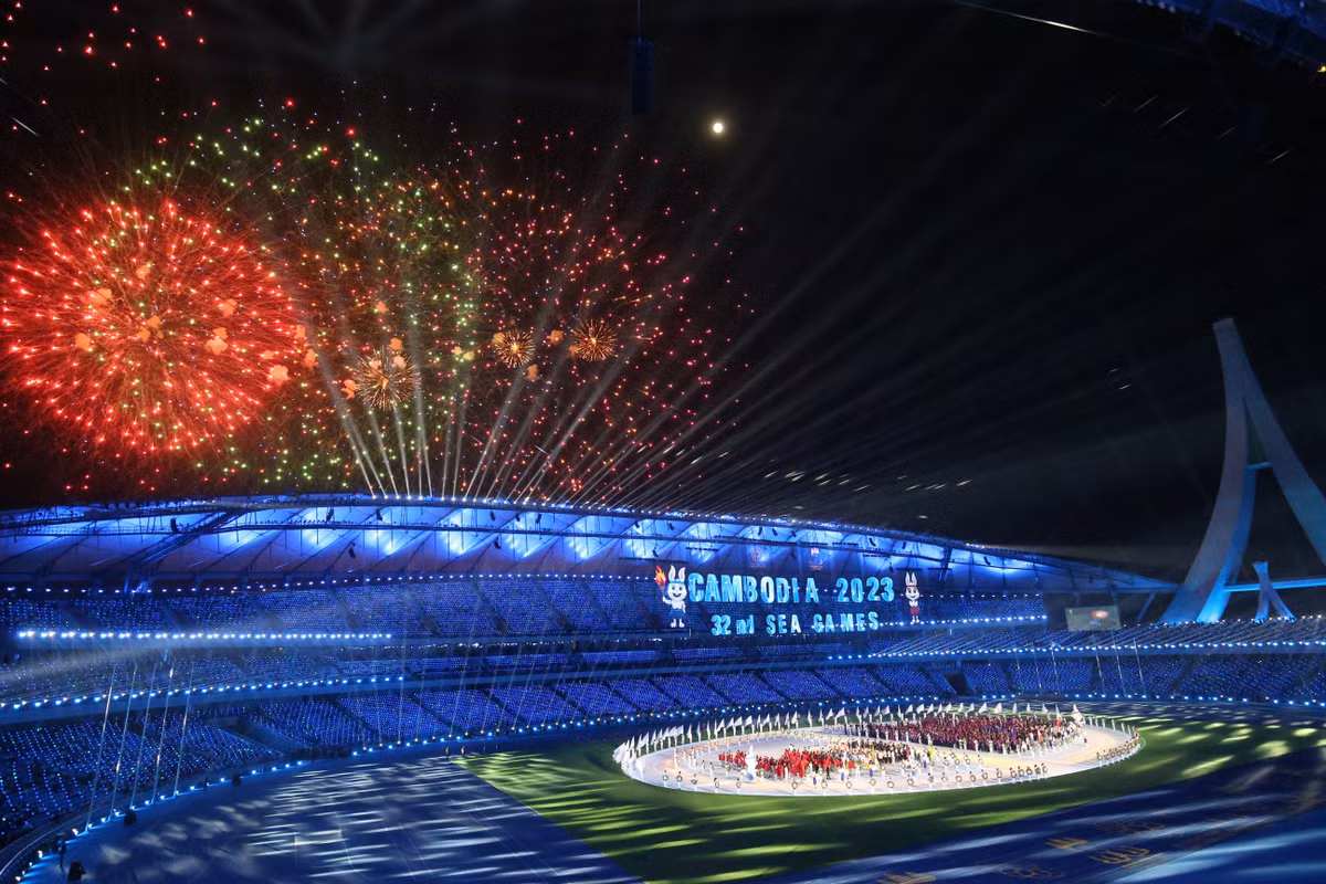 Le khai mac SEA Games 32: Man nhan bua tiec cong nghe Hologram