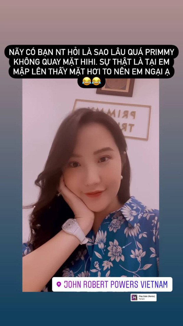 Gương mặt của nàng dâu hào môn có phần thanh thoát hơn khoảng thời gian mới vướng tin đồn bầu bí.