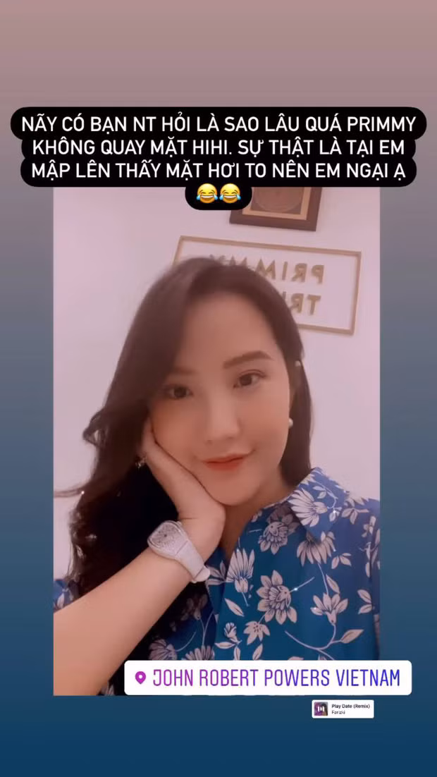 Gương mặt của nàng dâu hào môn có phần thanh thoát hơn khoảng thời gian mới vướng tin đồn bầu bí.