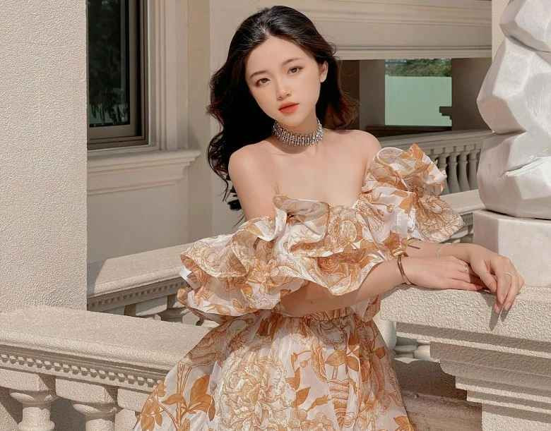 Khánh Ly xuất hiện trong nhiều bộ ảnh nghệ thuật với những phong cách khác nhau.