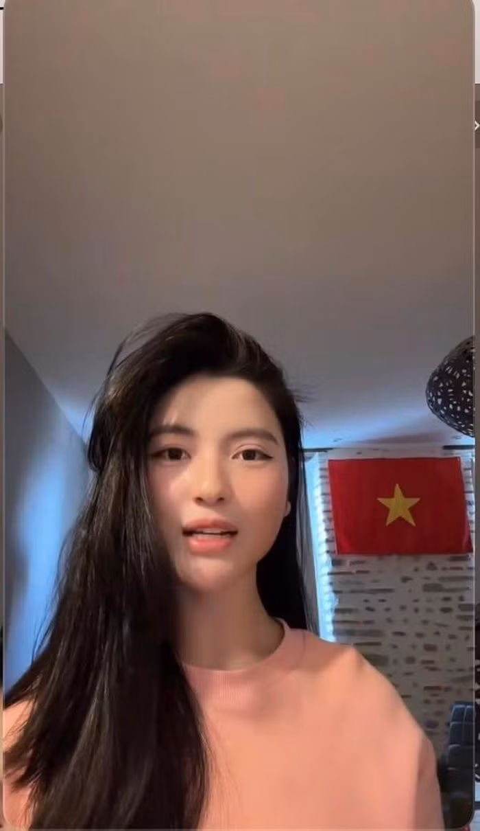 Sau mấy tháng xa cách, Thanh Huyền mới được gặp lại người yêu, vì vậy không ngừng chia sẻ lại khoảnh khắc hẹn hò ngọt ngào. Tuy nhiên, càng làm vậy, cô càng phải đối mặt với những bình luận tiêu cực từ dân mạng.