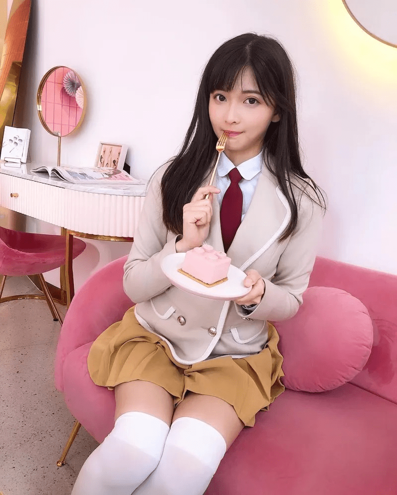 Sở hữu gương mặt xinh đẹp, vóc dáng nóng bỏng cùng làn da trắng mịn, Wang Sing được mệnh danh là “Phi công xinh đẹp nhất Đài Loan”.