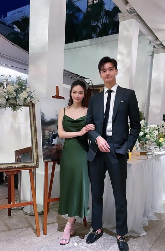 Từng hoạt động trong một nhóm nhạc thần tượng, Wang Sing rất chú trọng tập luyện để giữ vóc dáng thon thả, khỏe khoắn. Người đẹp từng có thời gian học vũ đạo, hiện tại, cô tập gym, yoga khoảng 1-2 buổi/tuần. Ngoài ra, người đẹp yêu thích đi bộ, bơi lội.