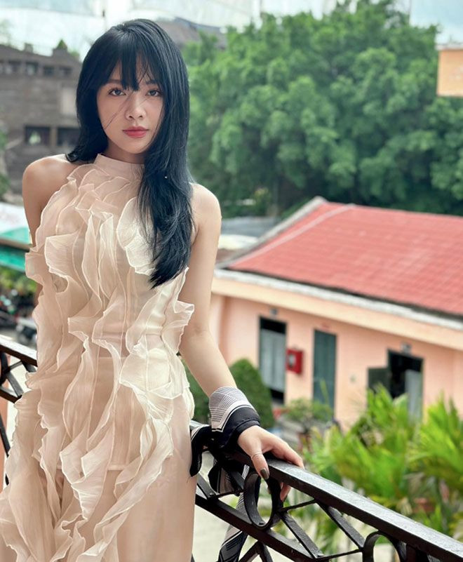 Quế Linh hiện là giáo viên của trường Tiểu học Tứ Hiệp (Thanh Trì, Hà Nội). Cô từng là sinh viên khoa Giáo dục tiểu học chất lượng cao, trường Đại học Thủ đô Hà Nội và được nhận vào công tác tại trường tiểu học ngay sau khi tốt nghiệp.