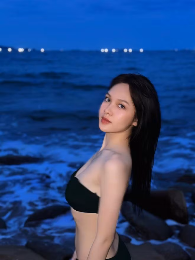 Trong 4 năm đại học, Quế Linh có nhiều thành tích ấn tượng như: nhận học bổng xuất sắc trong nhiều kỳ học, được công nhận là sinh viên 5 tốt cấp thành phố trong 2 năm liền, ra trường với tấm bằng loại giỏi…