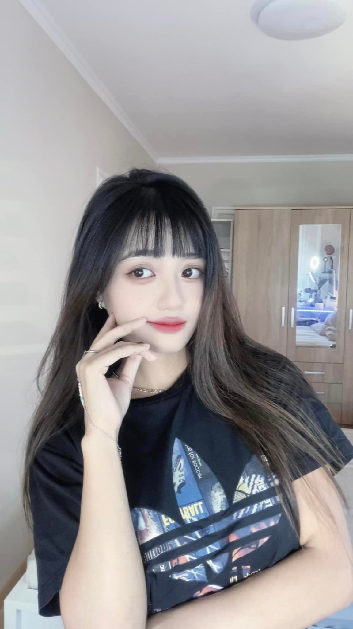 Sở hữu nhan sắc xinh đẹp, năng khiếu nghệ thuật cùng cái tên đặc biệt, Võ Ê Vo dần phát triển hơn trên con đường trở thành một hot girl và Tiktoker nổi tiếng.