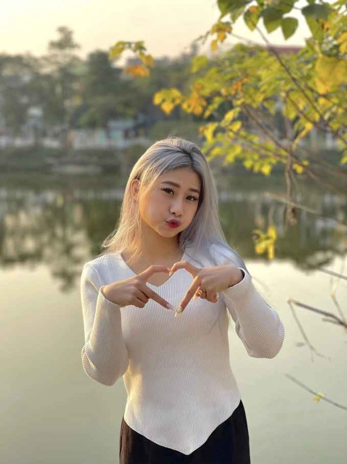 Phạm Như Phương gây ấn tượng bởi phong cách thời trang cá tính, trẻ trung, phóng khoáng. Nhờ hình thể đẹp, hot girl thể dục dụng cụ tự tin khoe, hút hàng chục nghìn người theo dõi trên mạng xã hội.