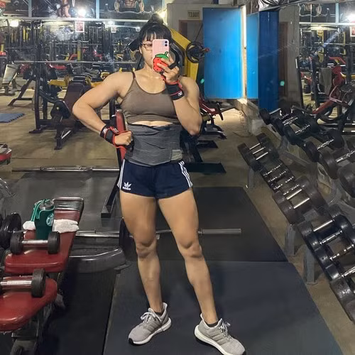 Còn với những lời lẽ khiếm nhã hay chế giễu, nữ gymer này nói mình không quá bận tâm, bởi chị tự tin và yêu cơ thể của mình.