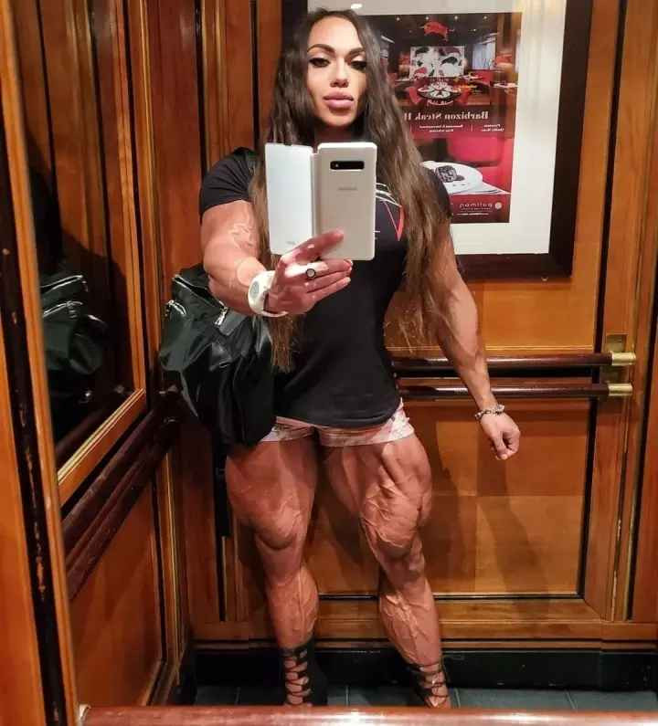 Không chỉ gây ấn tượng với các thành tích trong đấu trường thể hình, Nataliya còn sở hữu bắp tay tay đáng kinh ngạc với số đo lên đến gần 47cm.