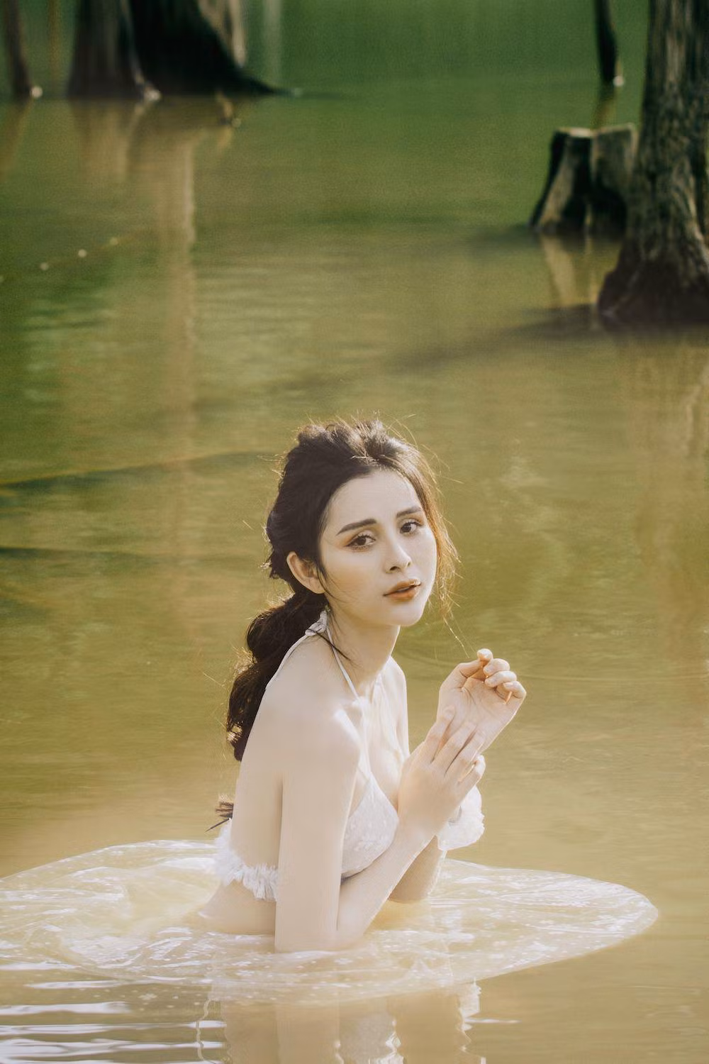 Từ sau cuộc thi, người đẹp chuyển giới thỉnh thoảng mới xuất hiện tại các sự kiện của người thân hay thỉnh thoảng nhận lời trình diễn thời trang.